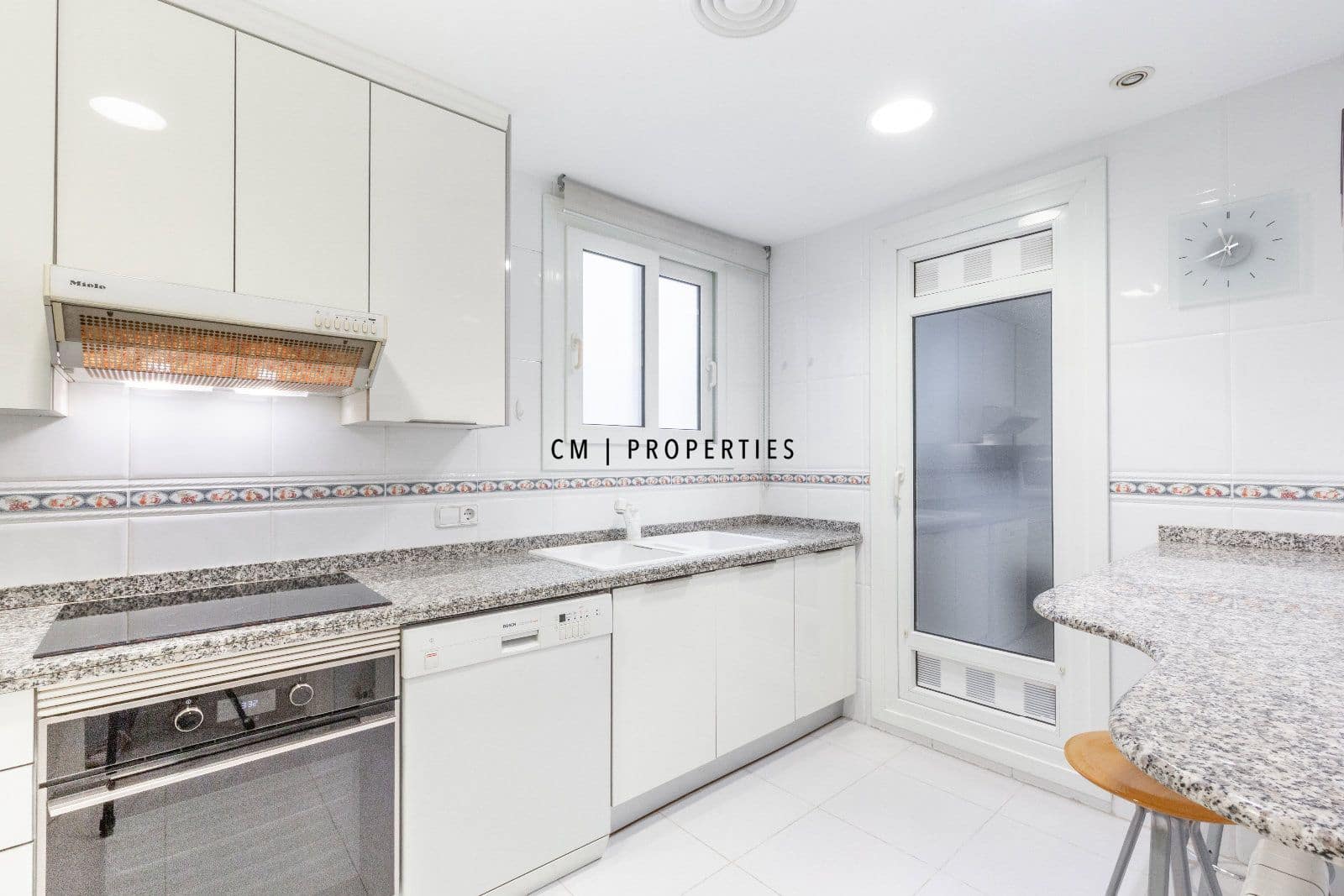 2 camera da letto Appartamento da affittare in Valencia citta con garage - 2.500 € (Rif: 10110392)