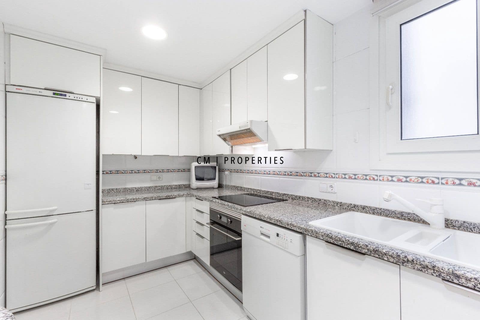 2 camera da letto Appartamento da affittare in Valencia citta con garage - 2.500 € (Rif: 10110392)