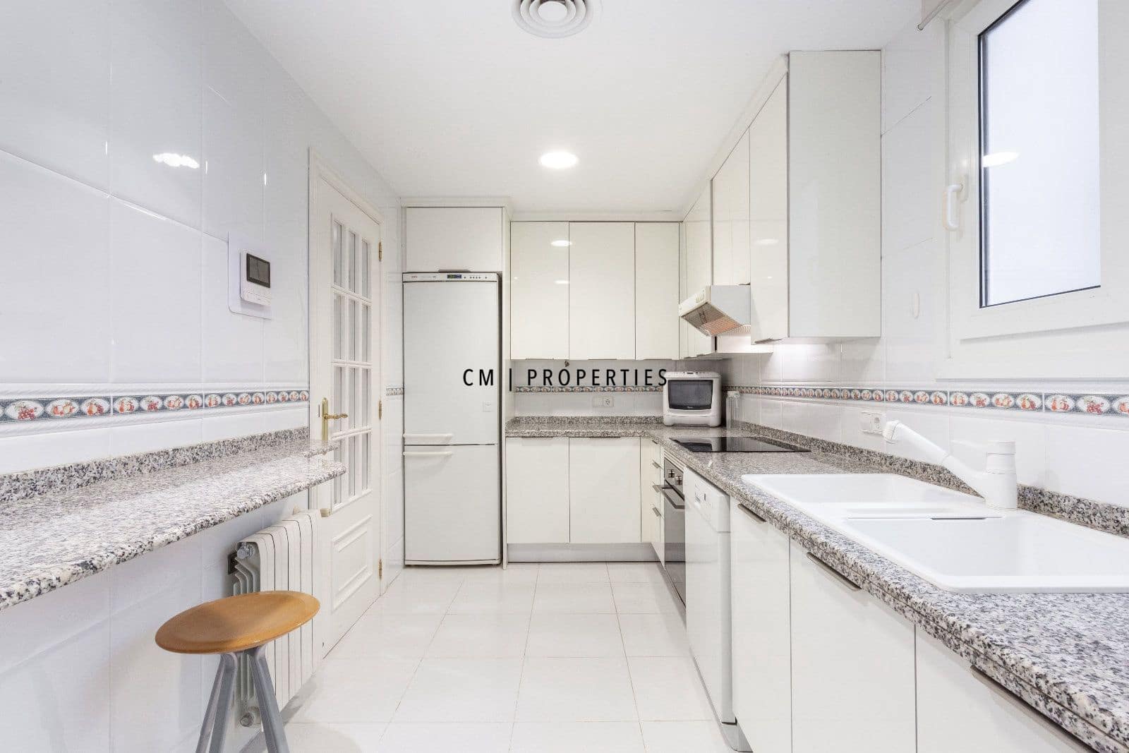 2 camera da letto Appartamento da affittare in Valencia citta con garage - 2.500 € (Rif: 10110392)