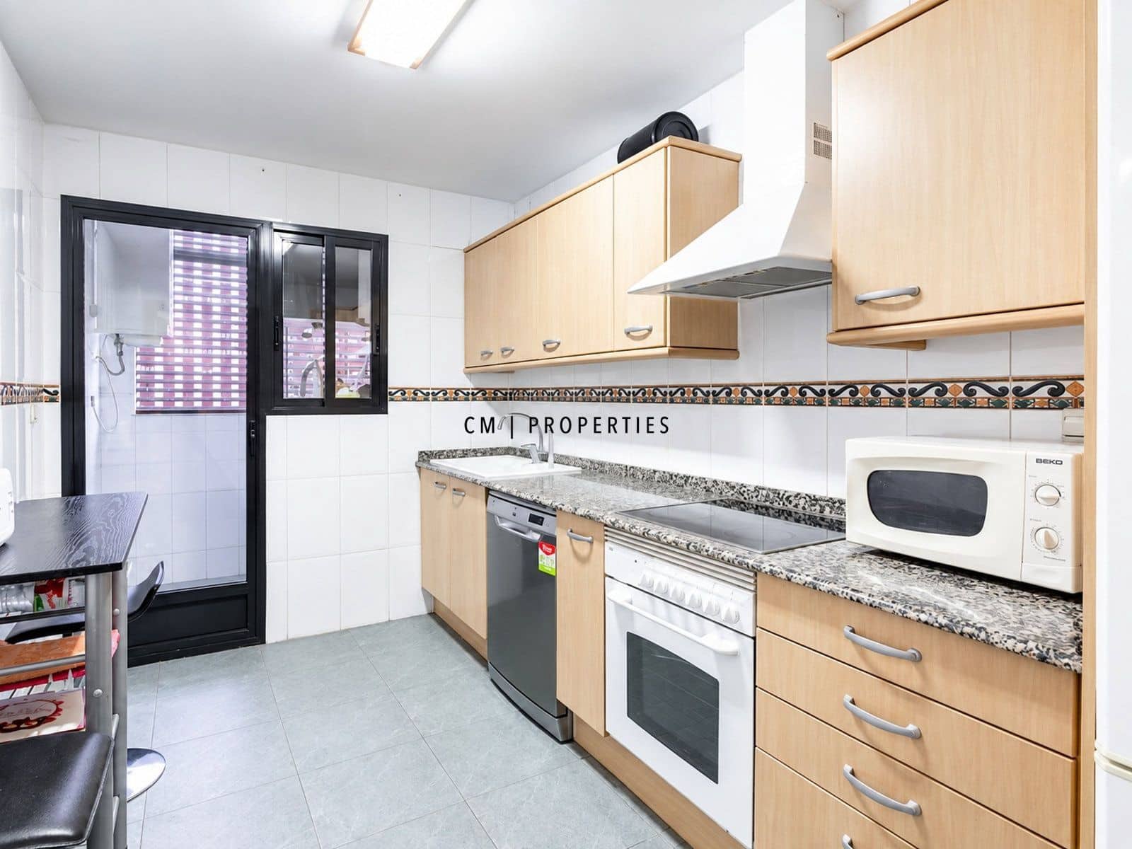 3 sovrum Lägenhet att hyra i Valencia stad med garage - 1 900 € (Ref: 10110473)