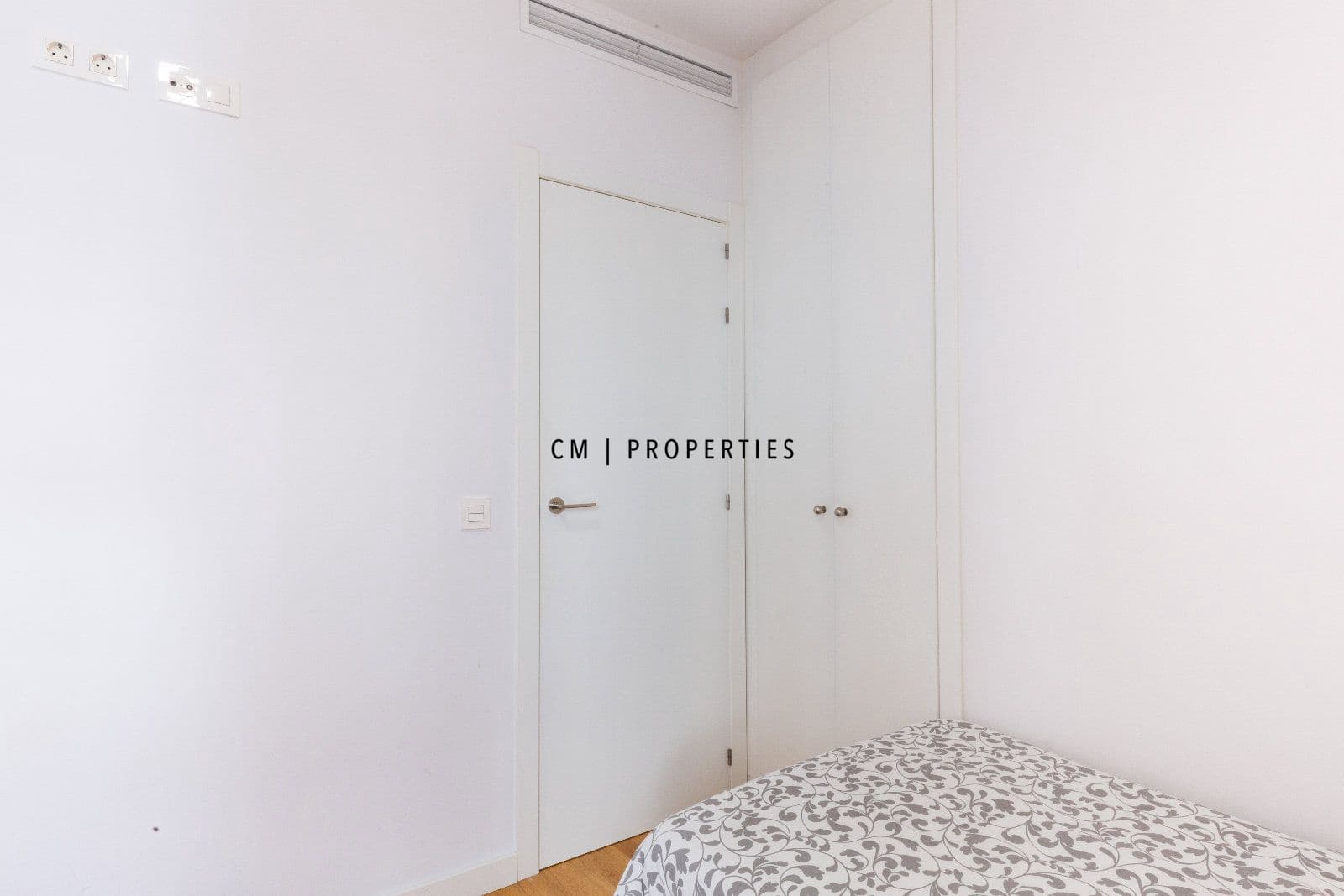 Piso de 3 habitaciones en València ciudad en alquiler con garaje - 2.000 € (Ref: 10111062)