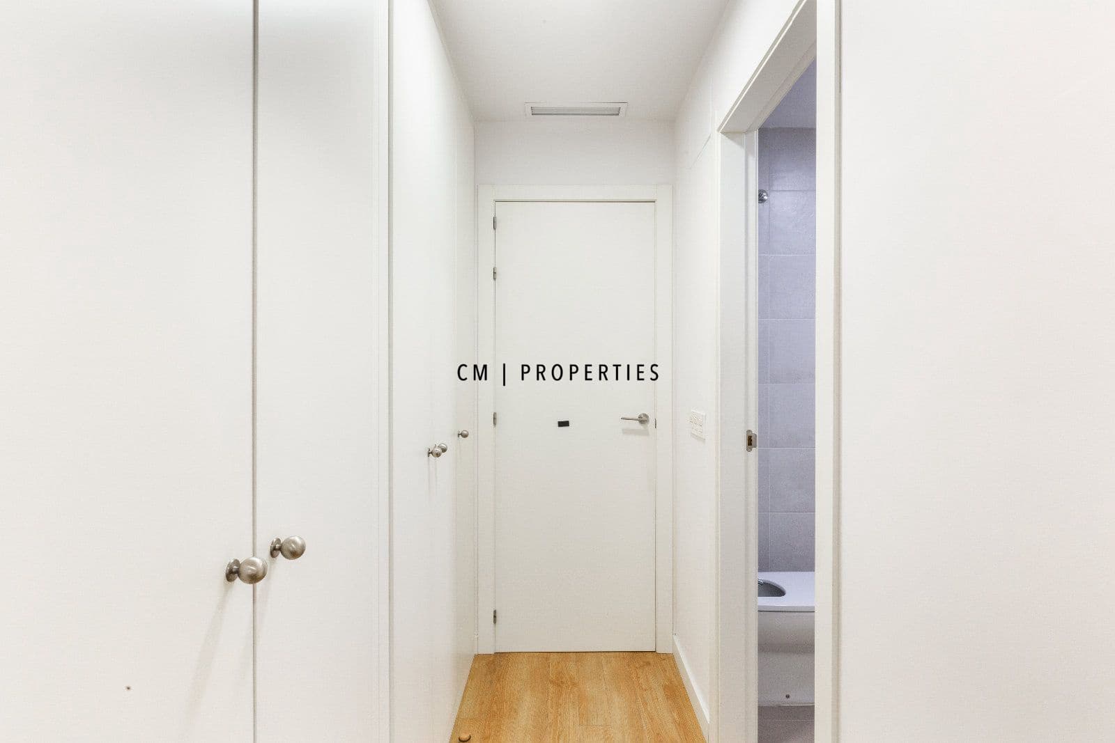 Piso de 3 habitaciones en València ciudad en alquiler con garaje - 2.000 € (Ref: 10111062)