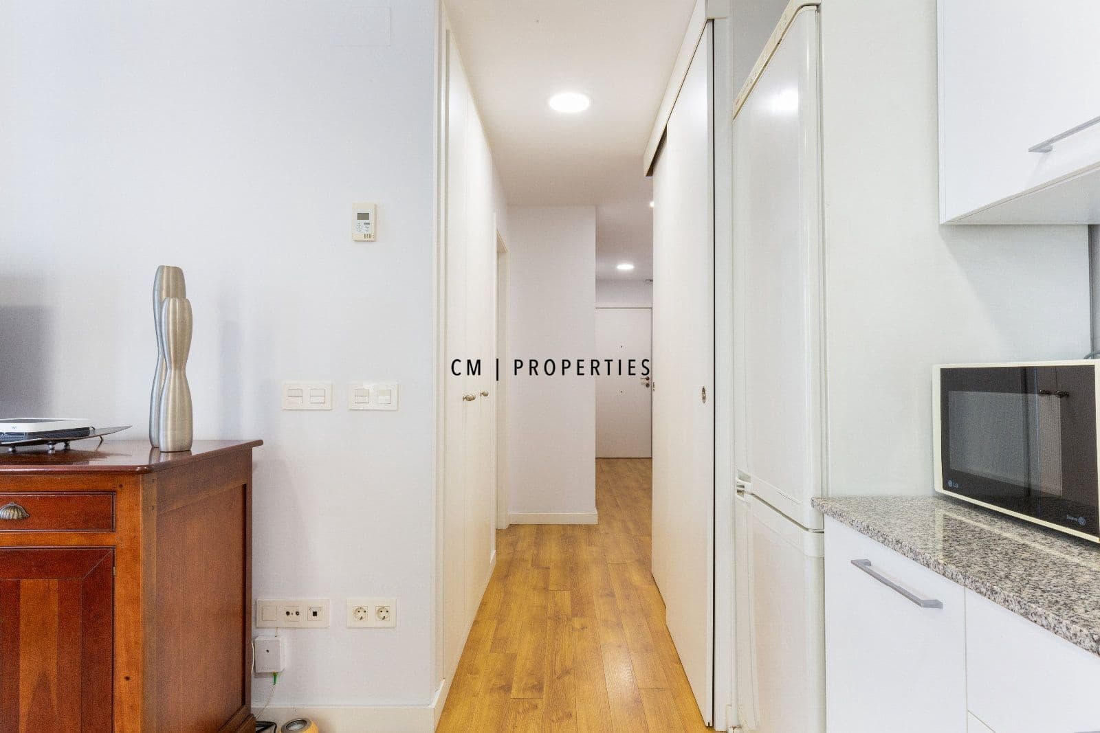 Piso de 3 habitaciones en València ciudad en alquiler con garaje - 2.000 € (Ref: 10111062)