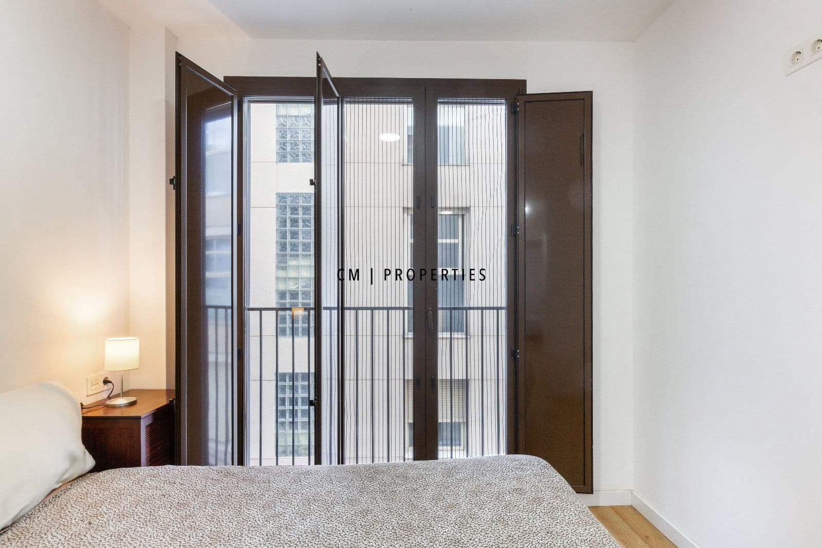 Piso de 3 habitaciones en València ciudad en alquiler con garaje - 2.000 € (Ref: 10111062)