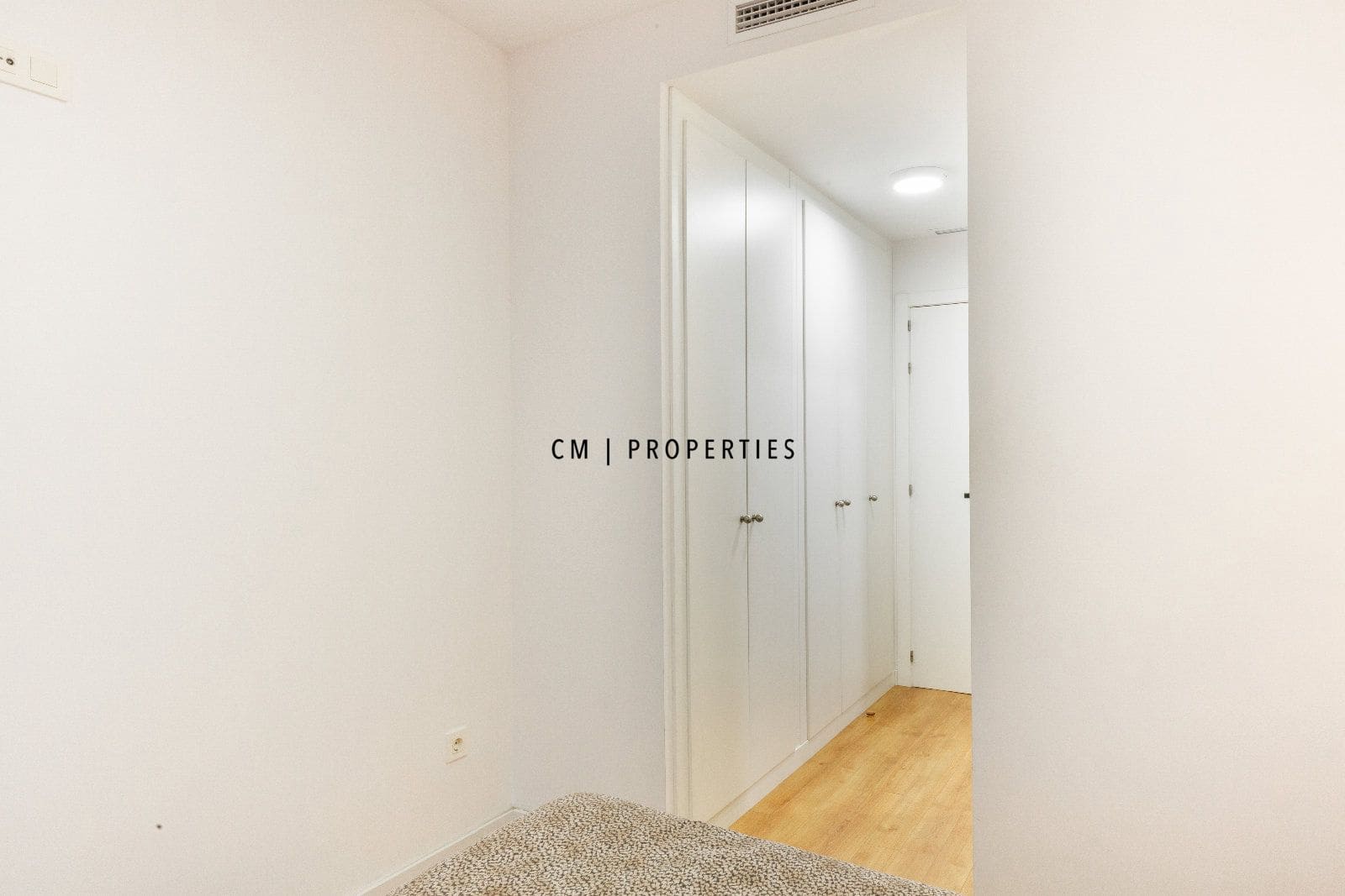 Piso de 3 habitaciones en València ciudad en alquiler con garaje - 2.000 € (Ref: 10111062)