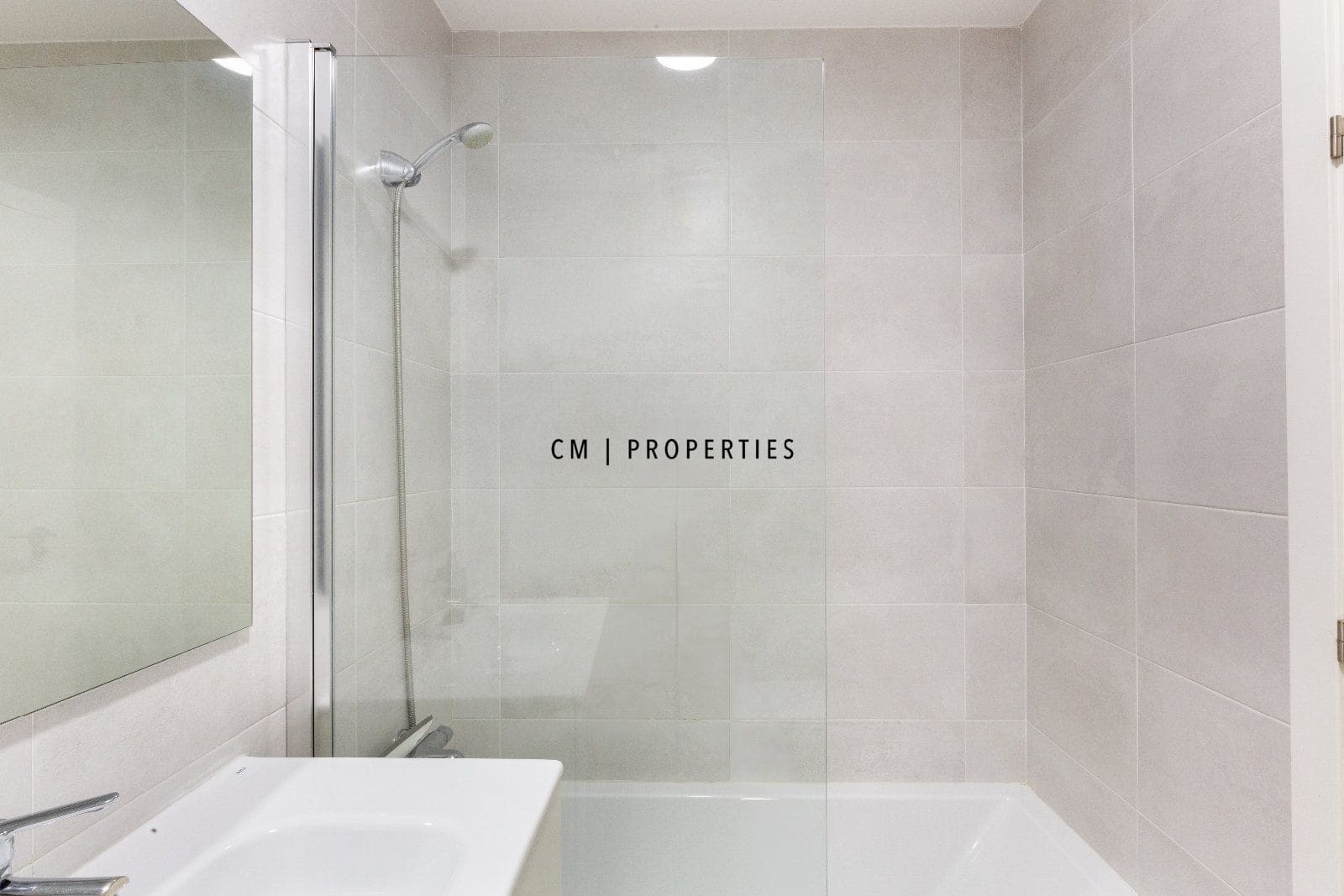 Piso de 3 habitaciones en València ciudad en alquiler con garaje - 2.000 € (Ref: 10111062)