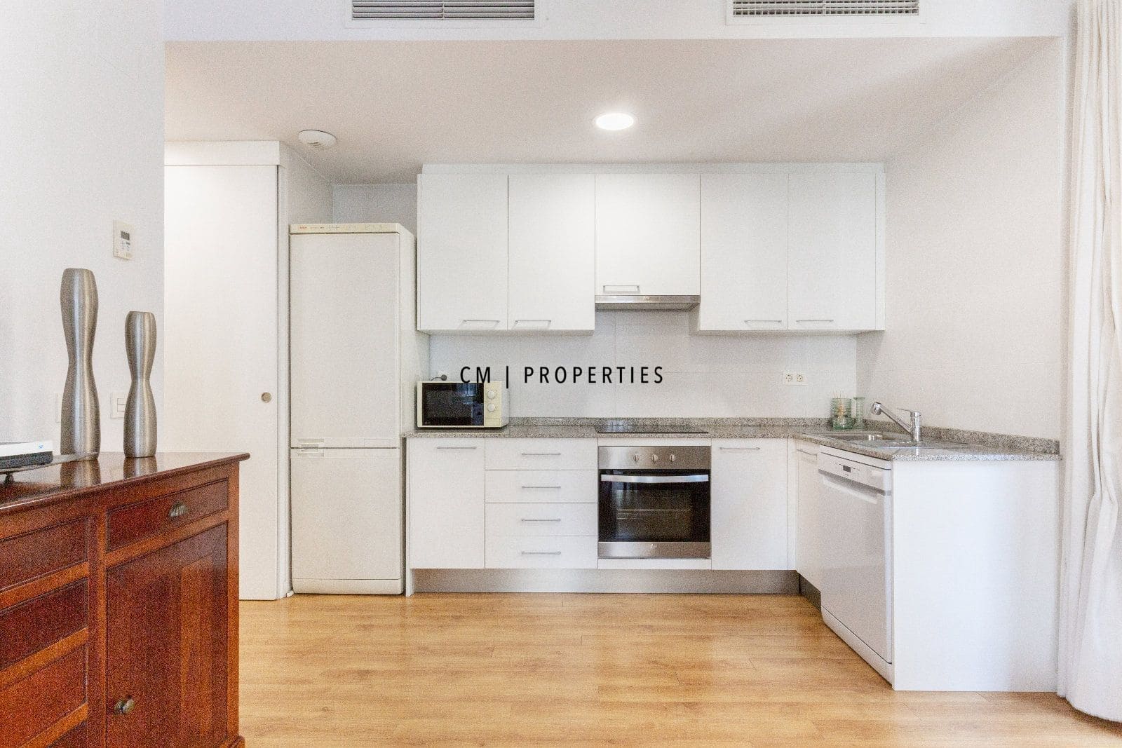 Piso de 3 habitaciones en València ciudad en alquiler con garaje - 2.000 € (Ref: 10111062)