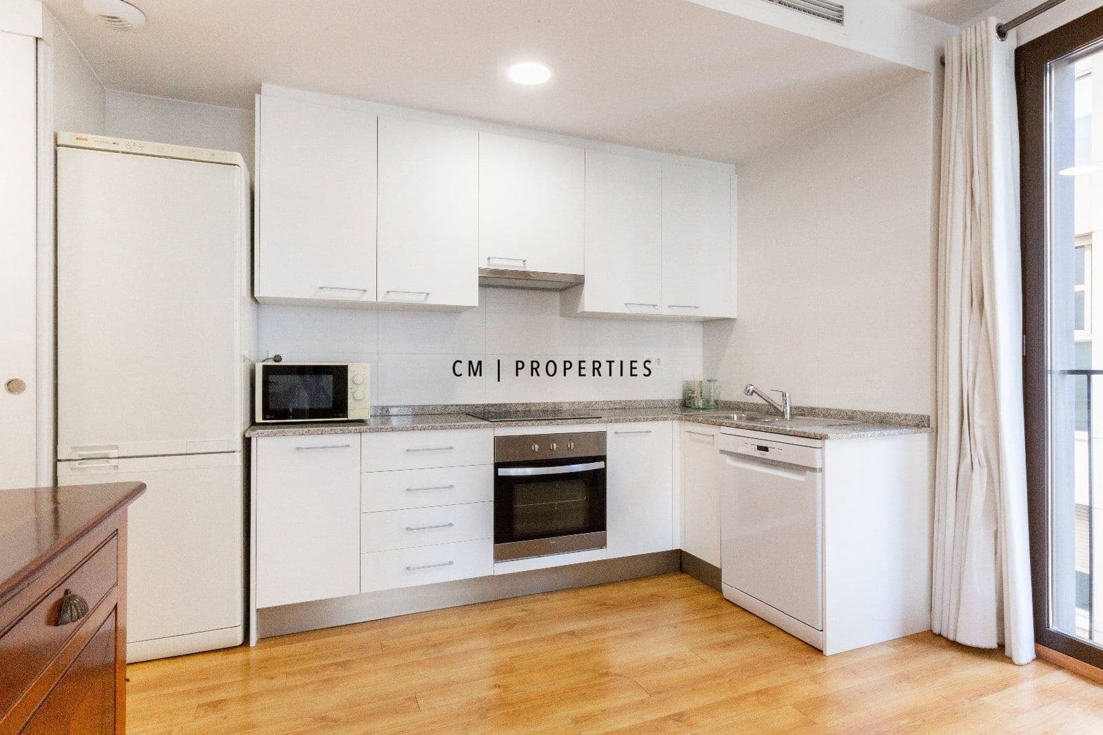 Piso de 3 habitaciones en València ciudad en alquiler con garaje - 2.000 € (Ref: 10111062)