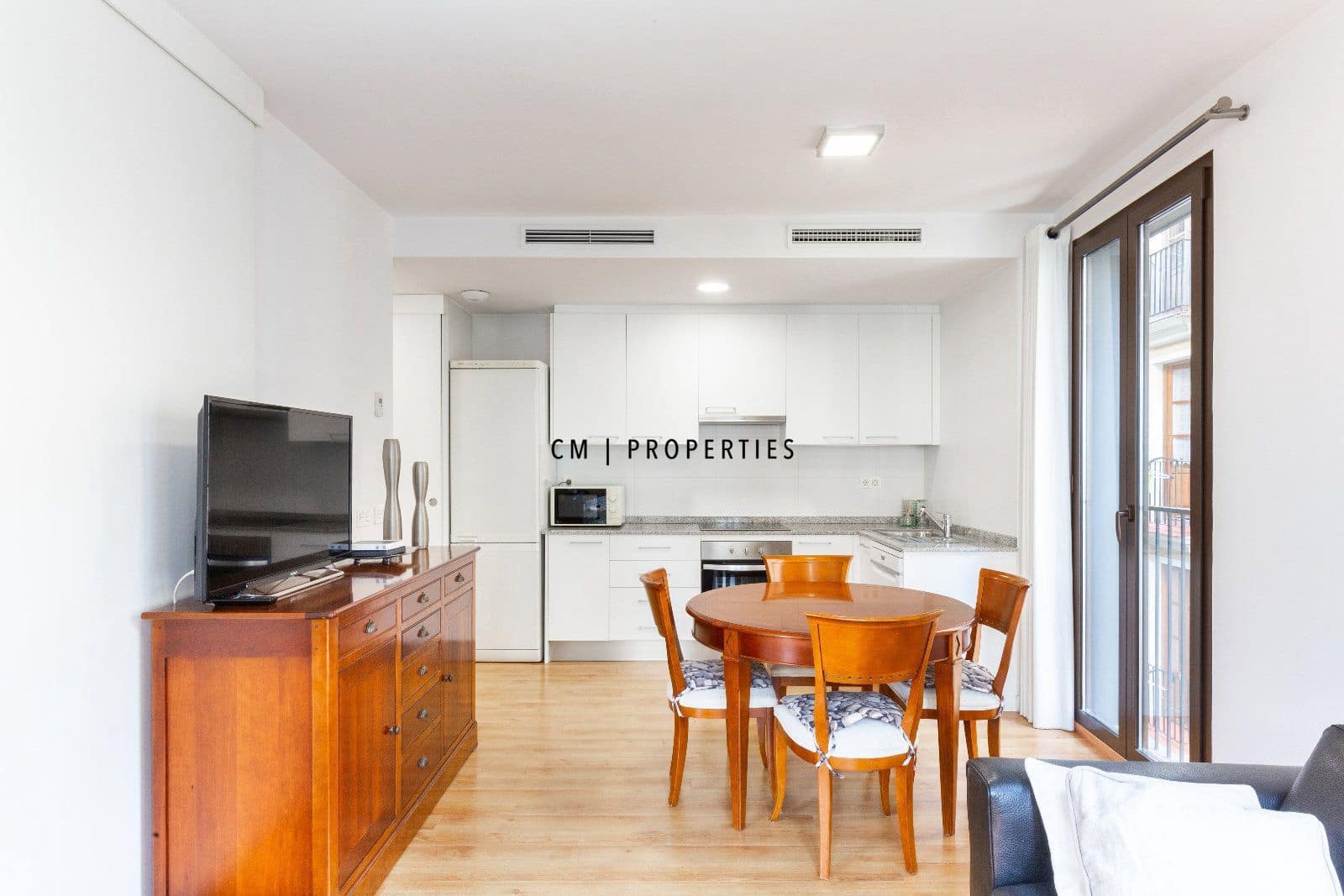 Piso de 3 habitaciones en València ciudad en alquiler con garaje - 2.000 € (Ref: 10111062)