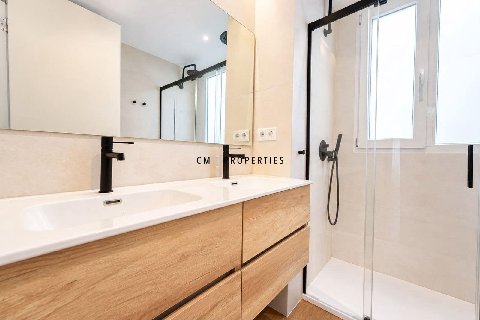 3 bedroom Flat for rent in Valencia city - € 2,800 (Ref: 10113287)