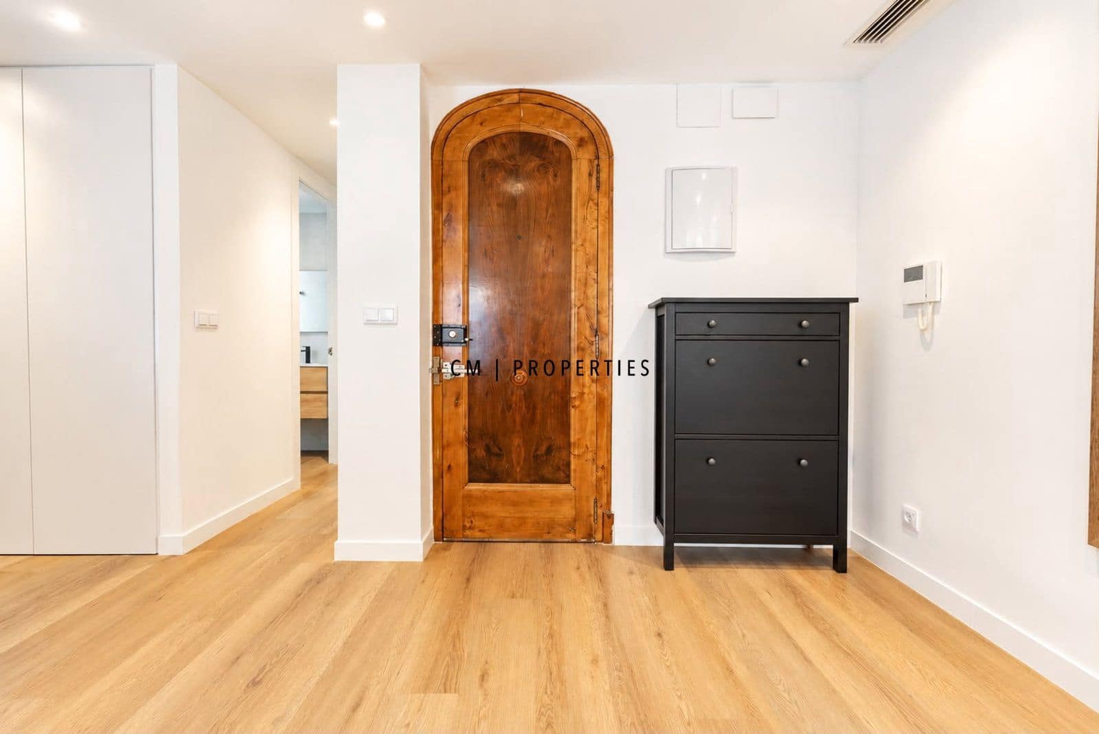 3 bedroom Flat for rent in Valencia city - € 2,800 (Ref: 10113287)