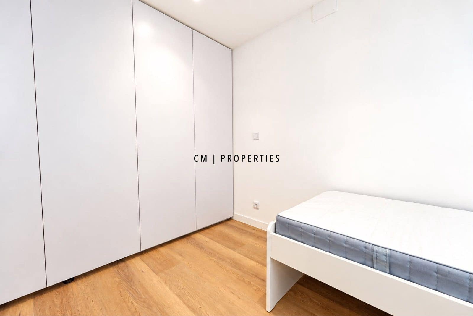3 bedroom Flat for rent in Valencia city - € 2,800 (Ref: 10113287)