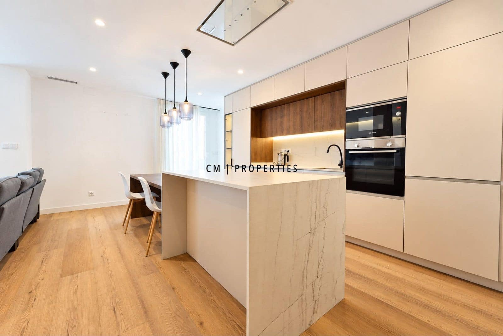 3 bedroom Flat for rent in Valencia city - € 2,800 (Ref: 10113287)