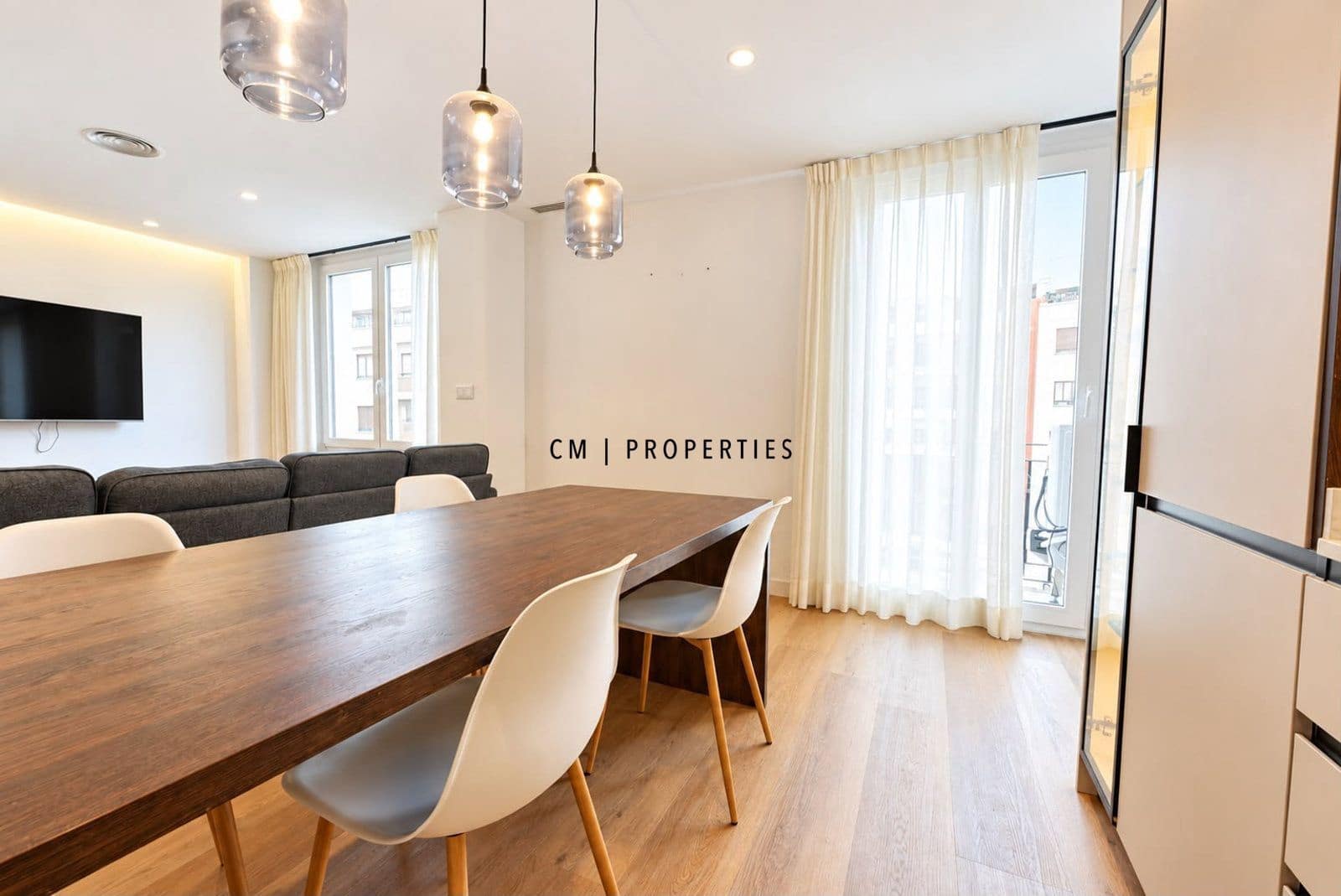 3 bedroom Flat for rent in Valencia city - € 2,800 (Ref: 10113287)