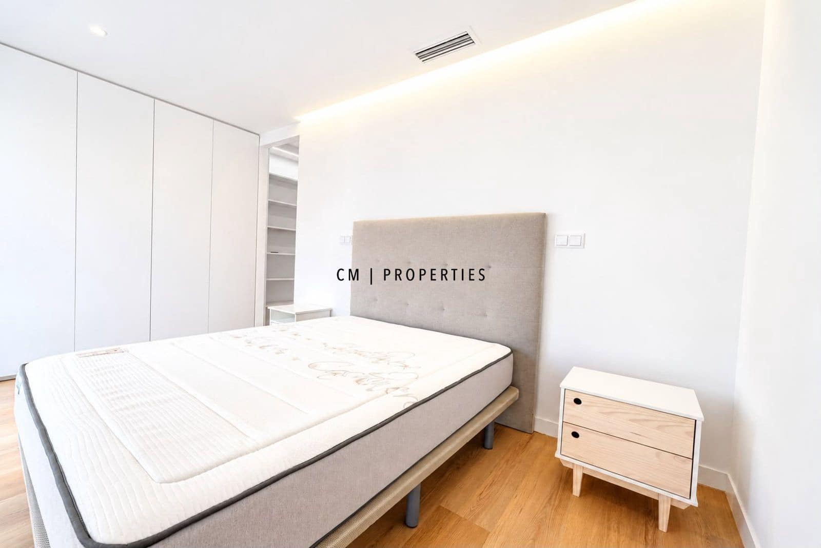 3 bedroom Flat for rent in Valencia city - € 2,800 (Ref: 10113287)