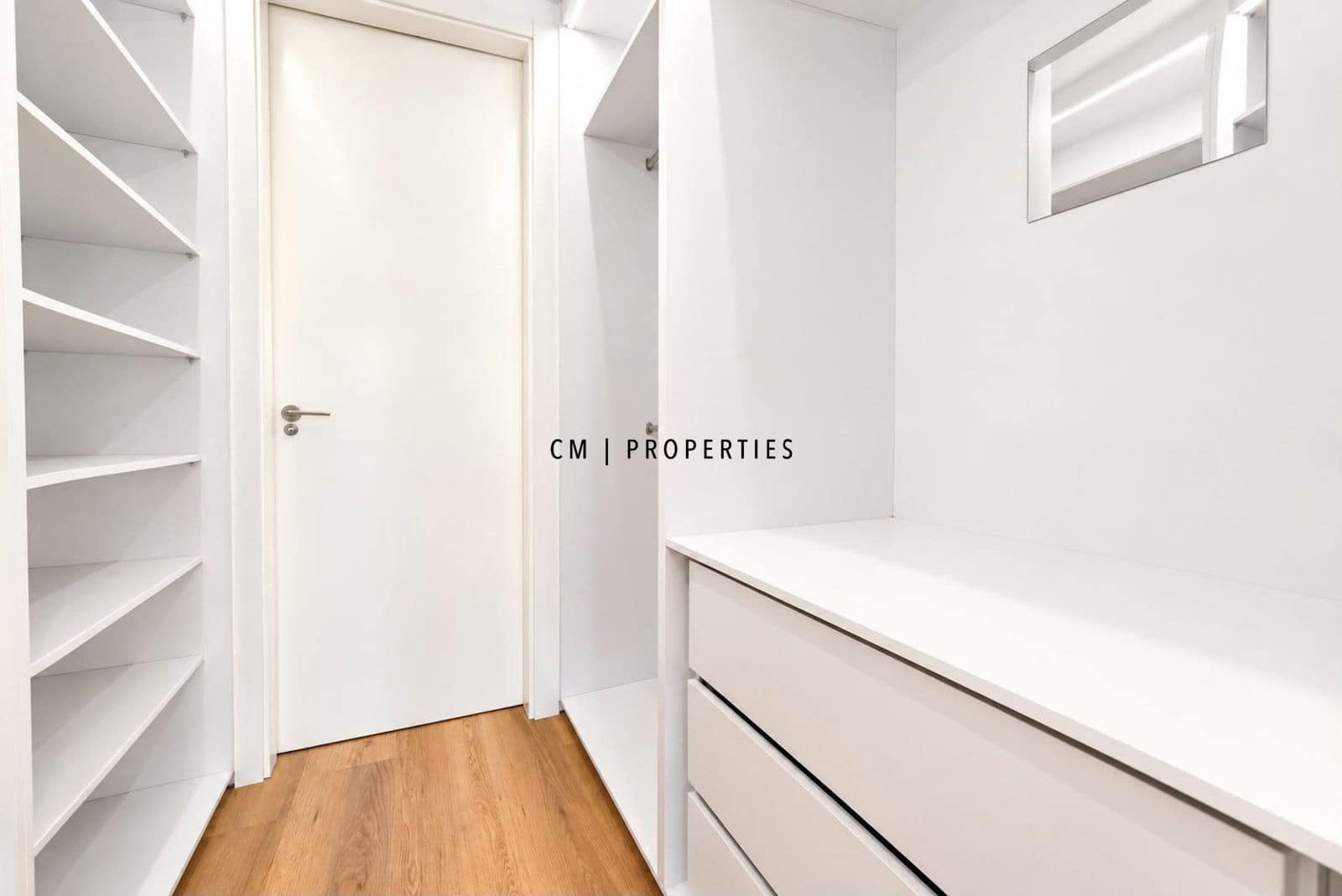 3 bedroom Flat for rent in Valencia city - € 2,800 (Ref: 10113287)