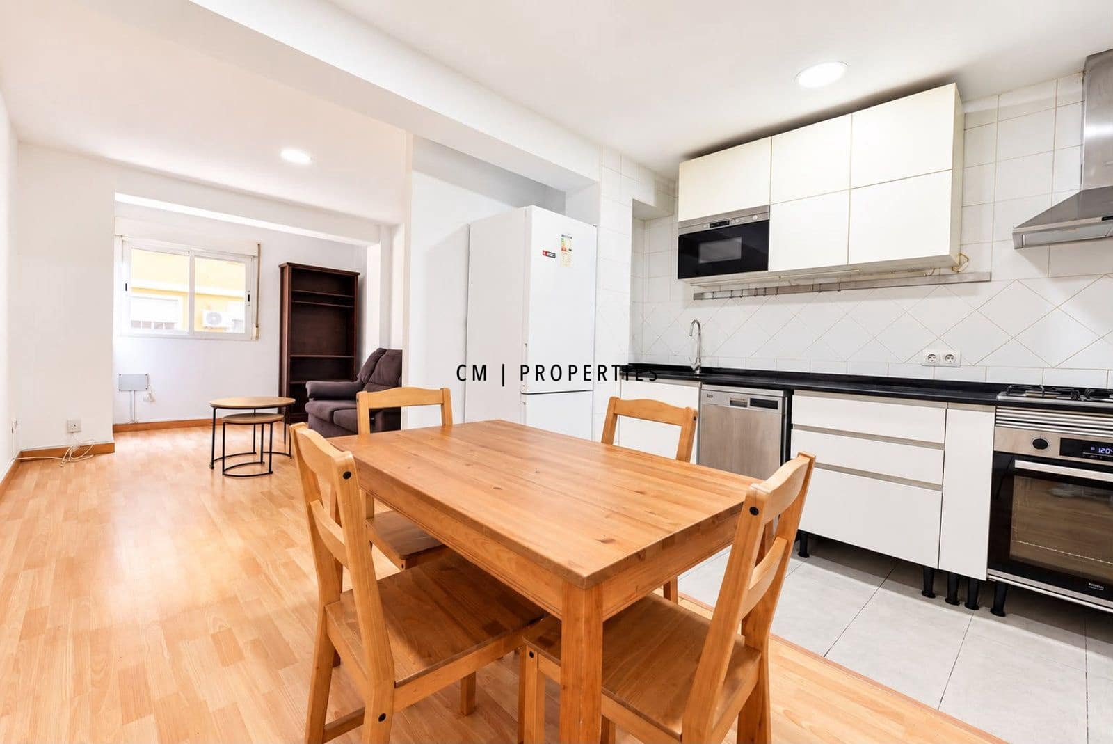 3 bedroom Flat for rent in Valencia city - € 1,200 (Ref: 10113547)