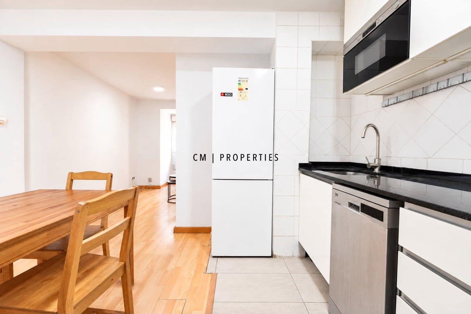 3 bedroom Flat for rent in Valencia city - € 1,200 (Ref: 10113547)