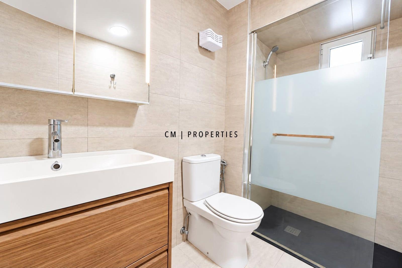 3 bedroom Flat for rent in Valencia city - € 1,200 (Ref: 10113547)