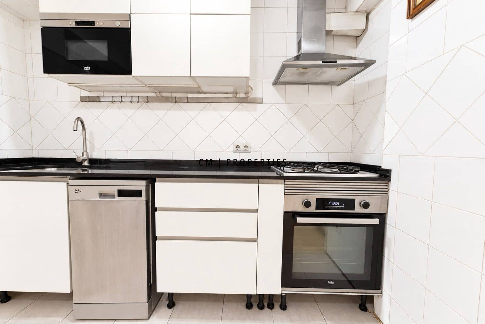 3 bedroom Flat for rent in Valencia city - € 1,200 (Ref: 10113547)