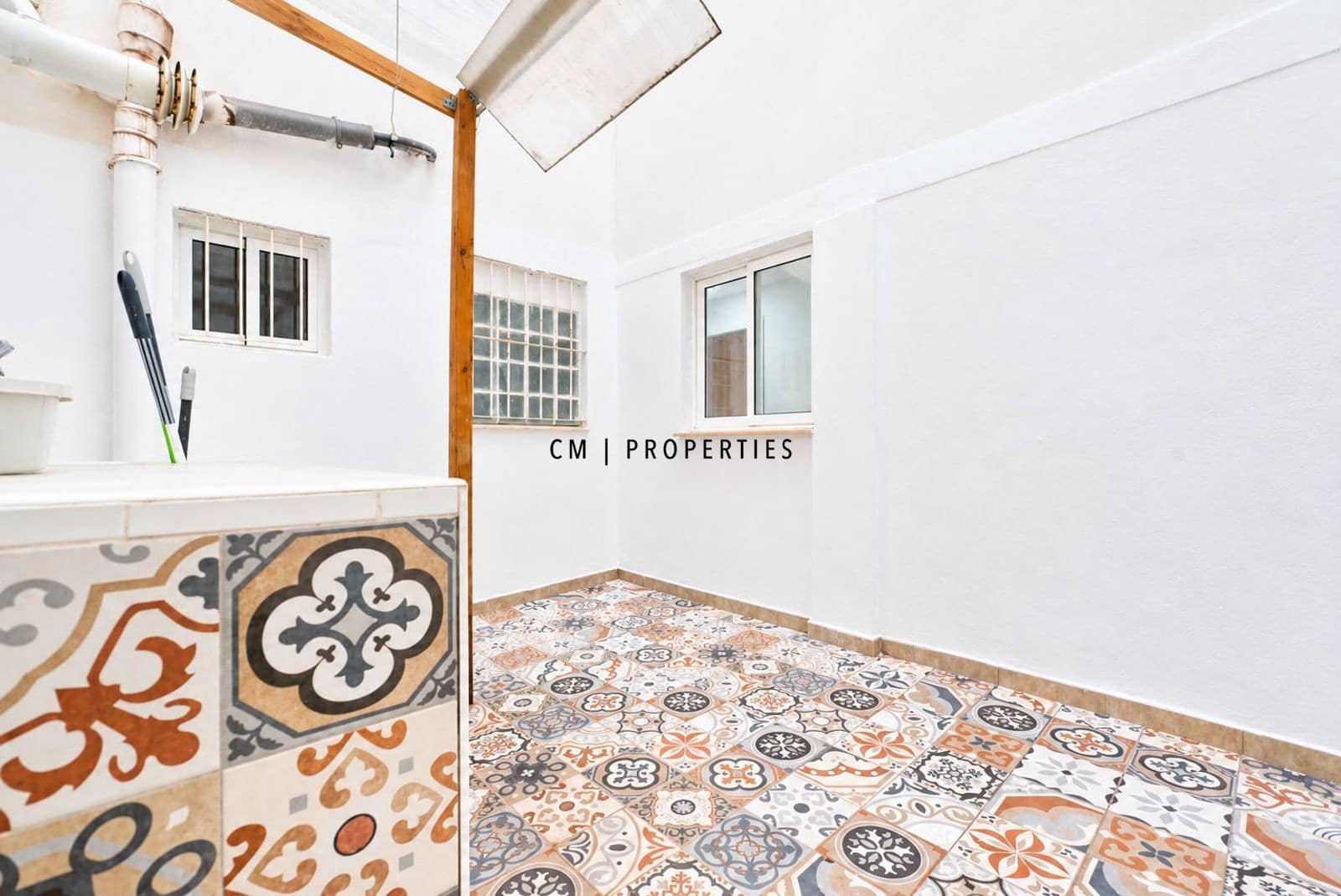 3 bedroom Flat for rent in Valencia city - € 1,200 (Ref: 10113547)