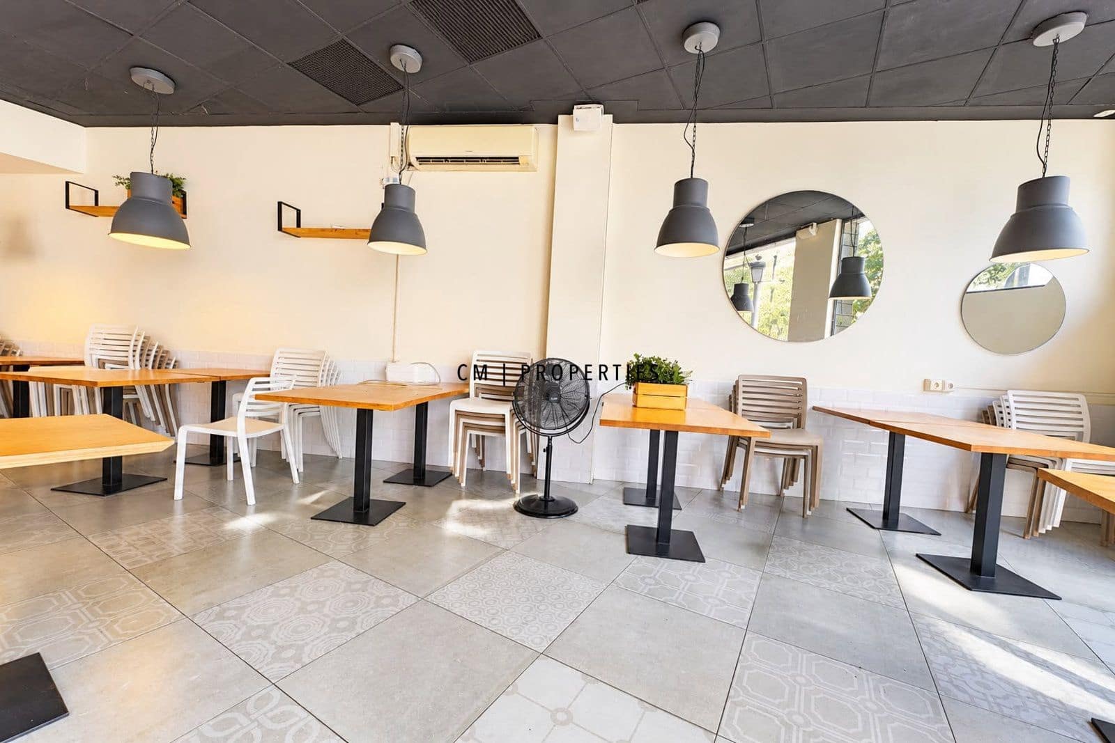 Kommersiell att hyra i Valencia stad - 4 000 € (Ref: 10125008)
