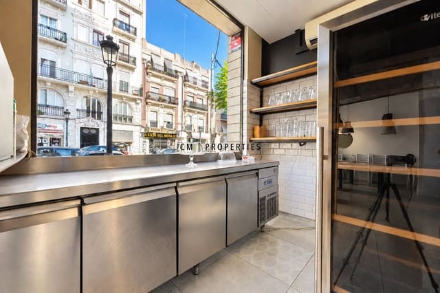 Kommersiell att hyra i L'Eixample, Valencia stad - 4 000 € (Ref: 10125008)