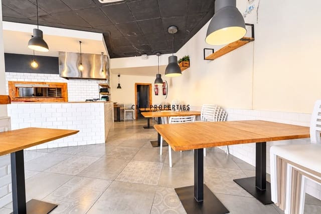 Kommersiell att hyra i L'Eixample, Valencia stad - 4 000 € (Ref: 10125008)