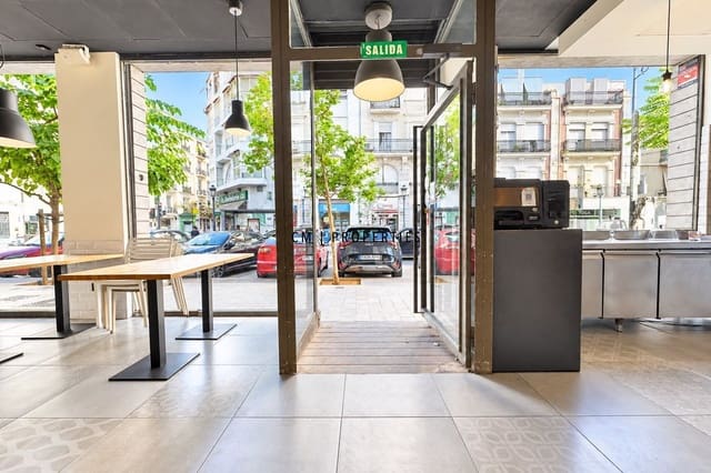Kommersiell att hyra i L'Eixample, Valencia stad - 4 000 € (Ref: 10125008)