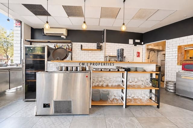 Kommersiell att hyra i L'Eixample, Valencia stad - 4 000 € (Ref: 10125008)