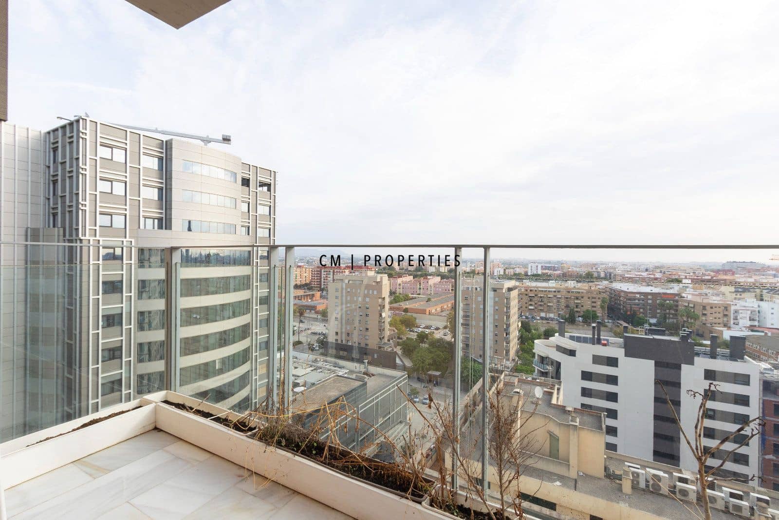 2 quarto Apartamento para arrendar em Valencia cidade com garagem - 1 600 € (Ref: 10125132)