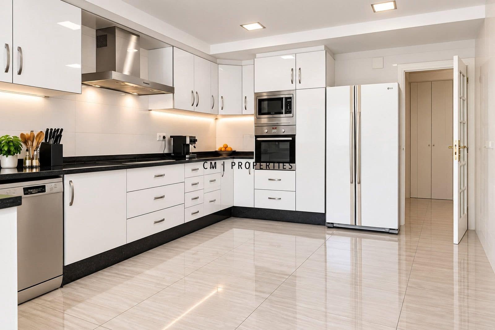 5 bedroom Townhouse for rent in Picanya with pool garage - € 3,000 (Ref: 10127546)
