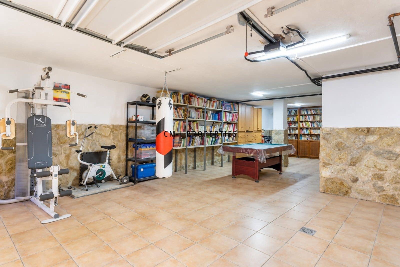 5 bedroom Townhouse for rent in Picanya with pool garage - € 3,000 (Ref: 10127546)