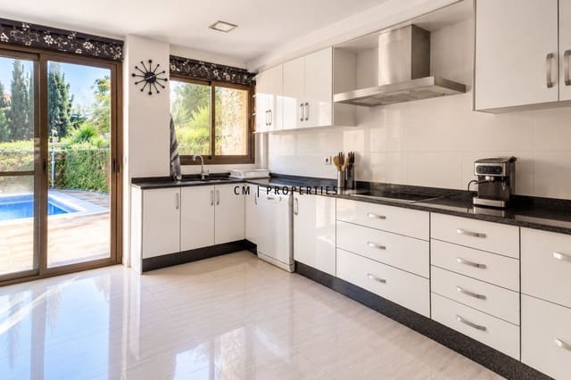 5 bedroom Townhouse for rent in Picanya with pool garage - € 3,000 (Ref: 10127546)