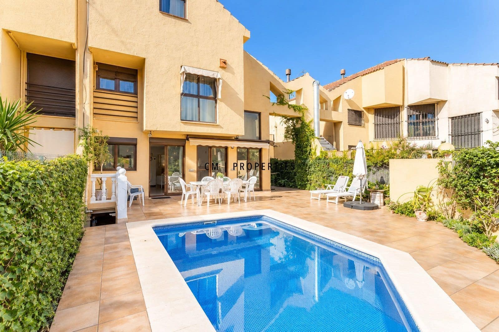5 bedroom Townhouse for rent in Picanya with pool garage - € 3,000 (Ref: 10127546)