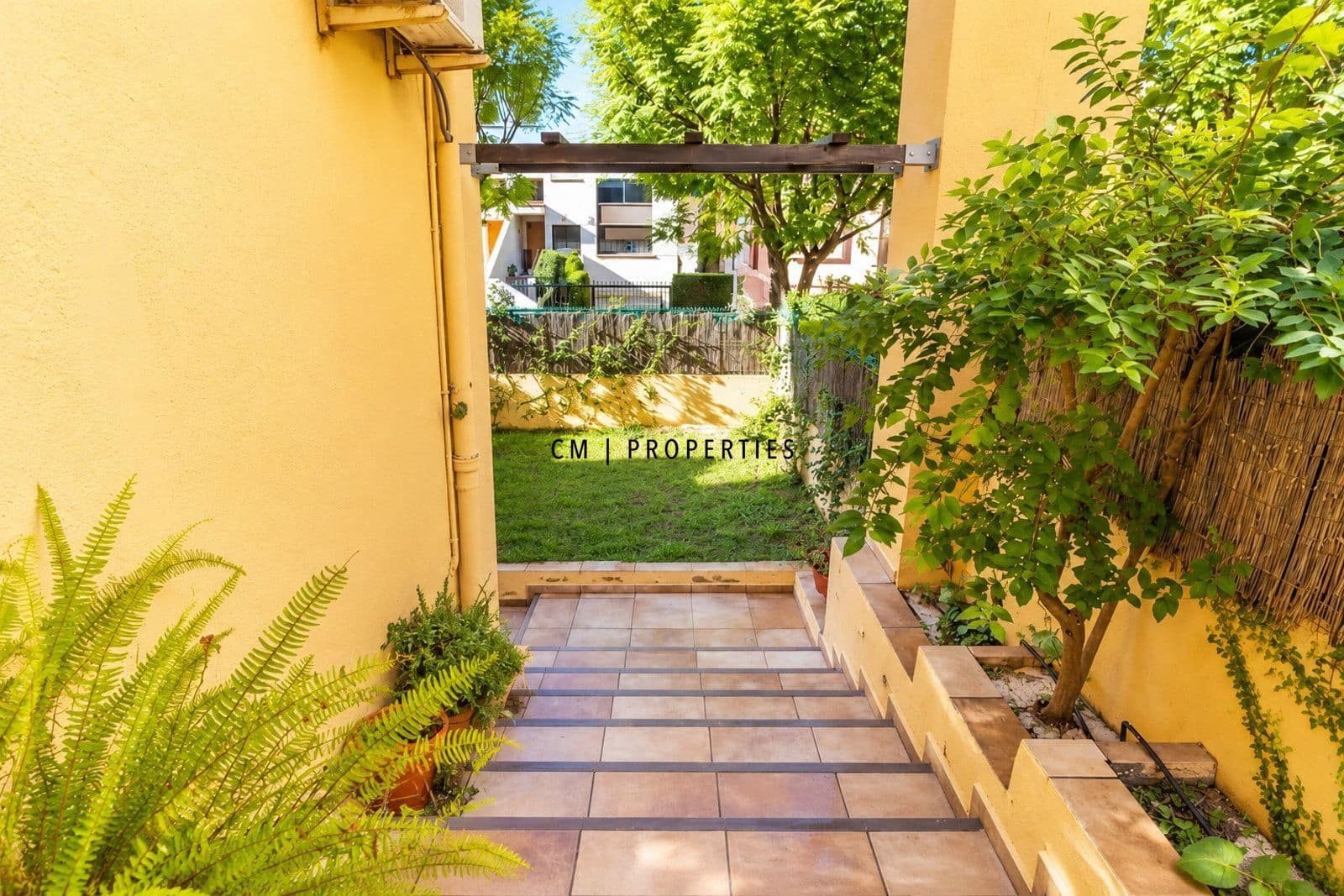 5 bedroom Townhouse for rent in Picanya with pool garage - € 3,000 (Ref: 10127546)