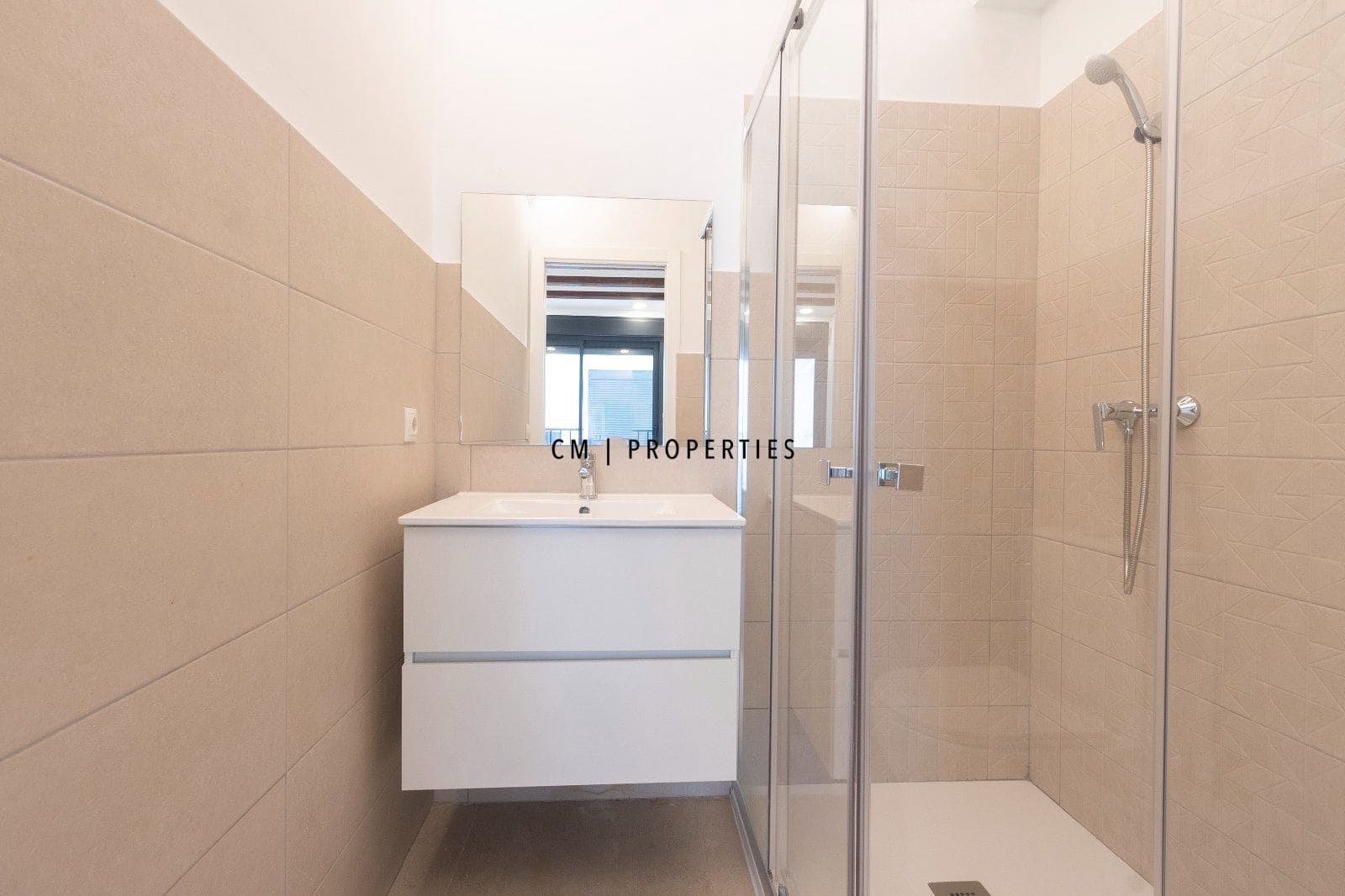 3 sovrum Lägenhet att hyra i Valencia stad med pool - 2 500 € (Ref: 10136533)