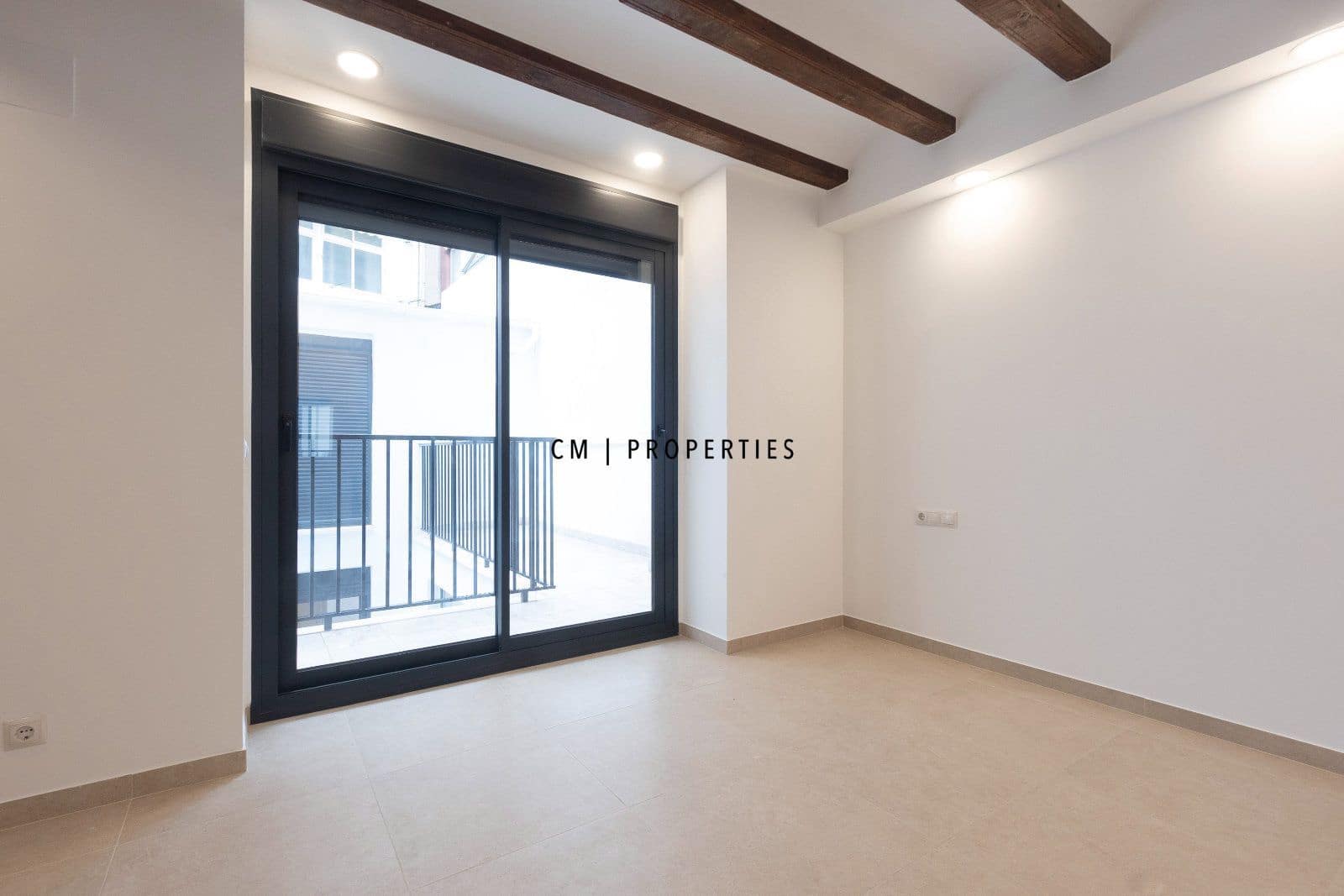 3 sovrum Lägenhet att hyra i Valencia stad med pool - 2 500 € (Ref: 10136533)