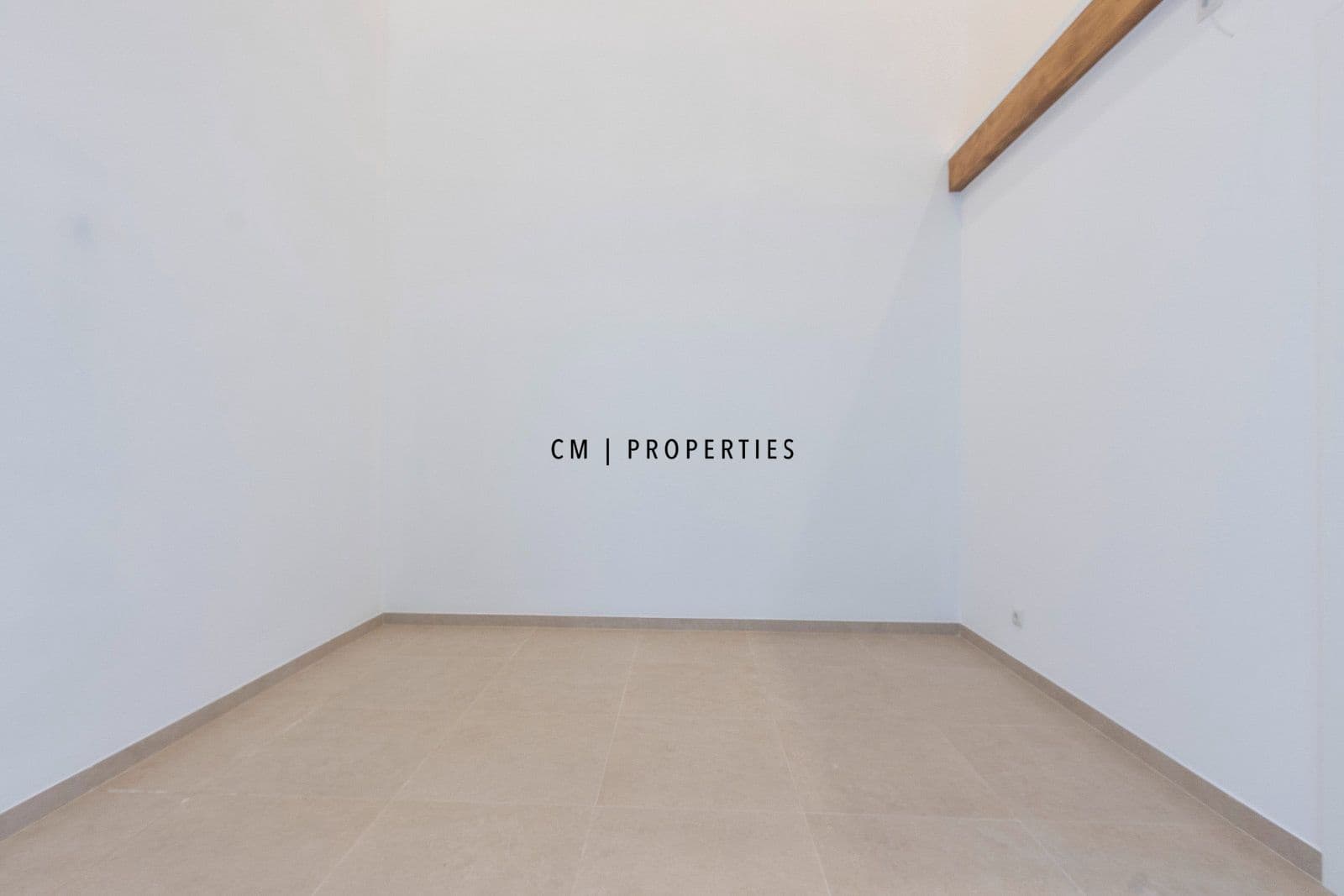 3 sovrum Lägenhet att hyra i Valencia stad med pool - 2 500 € (Ref: 10136533)