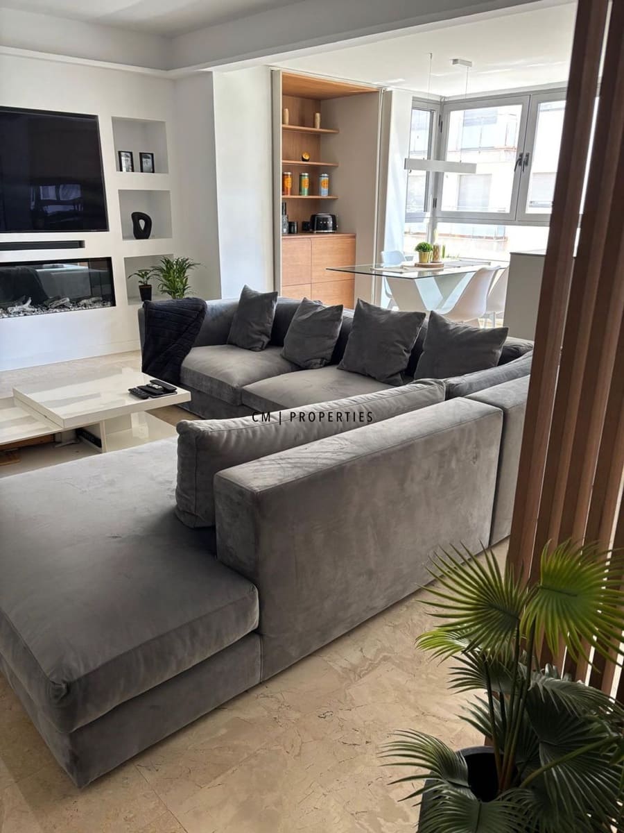 3 bedroom Flat for rent in Valencia city with pool garage - € 2,000 (Ref: 10141457)