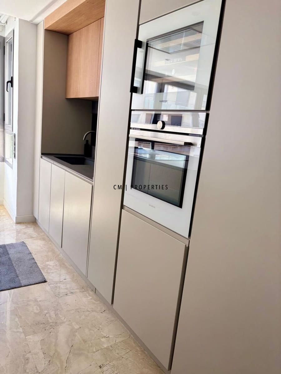 3 bedroom Flat for rent in Valencia city with pool garage - € 2,000 (Ref: 10141457)