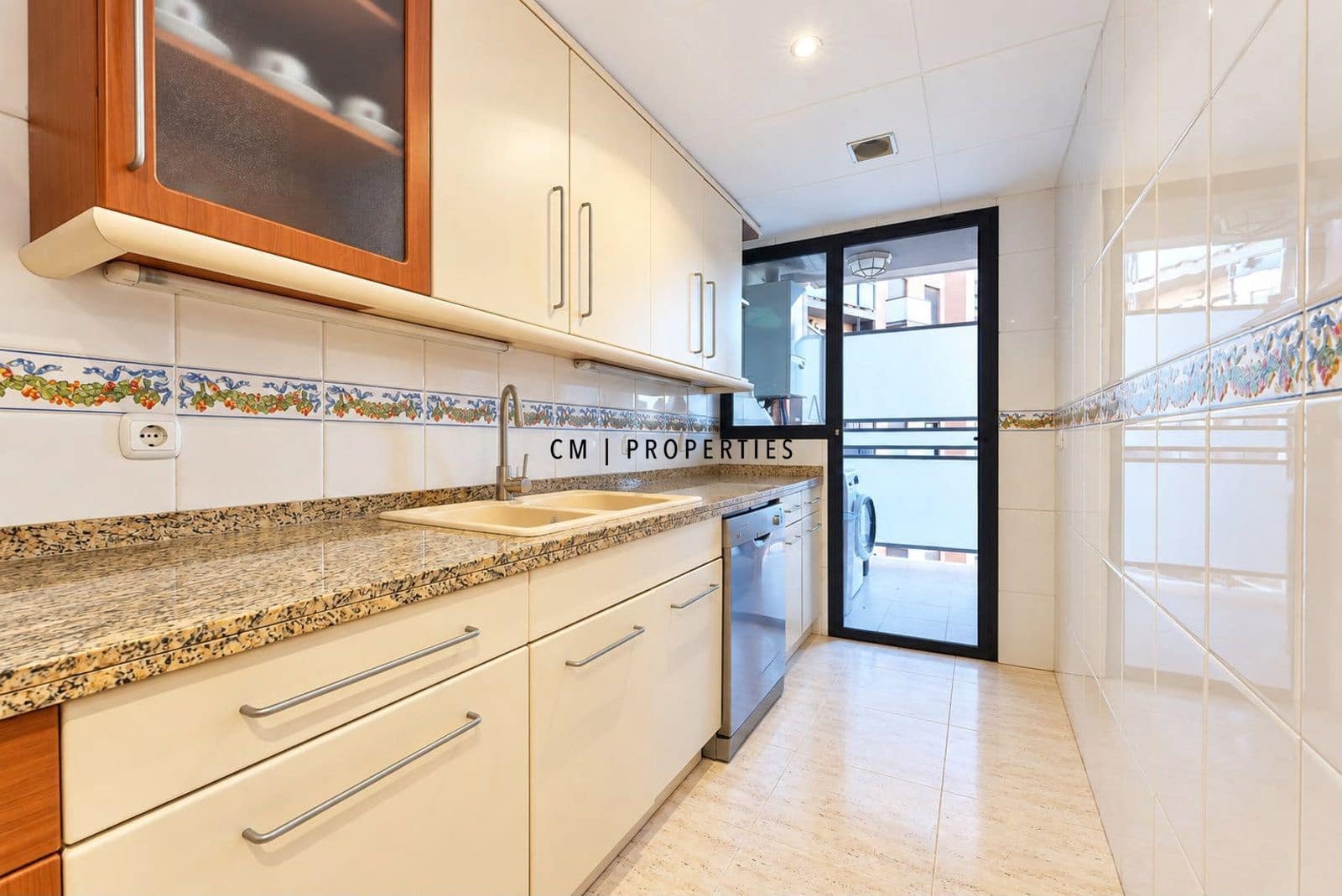 3 soveværelse Lejlighed til leje i Valencia by med swimmingpool garage - € 2.300 (Ref: 10141501)