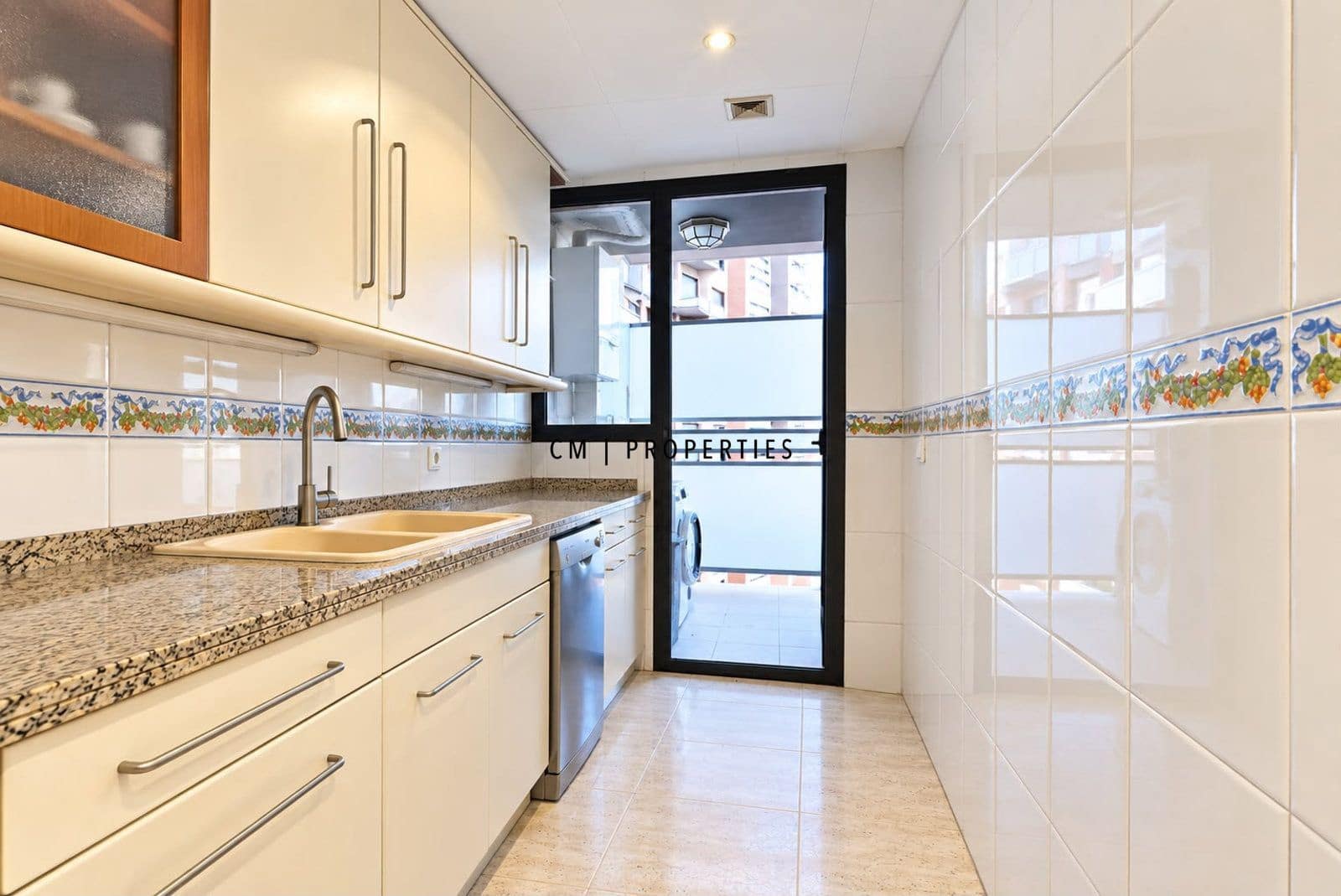 3 soveværelse Lejlighed til leje i Valencia by med swimmingpool garage - € 2.300 (Ref: 10141501)