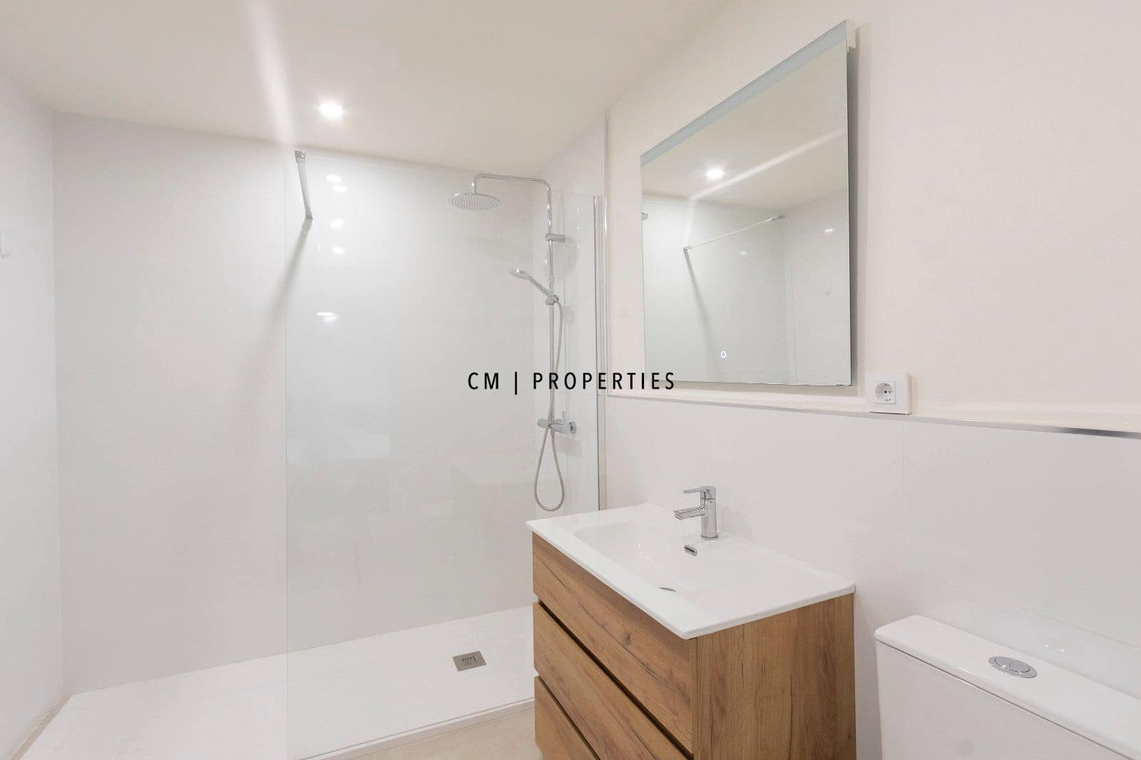 2 bedroom Flat for rent in Valencia city - € 1,800 (Ref: 10147454)