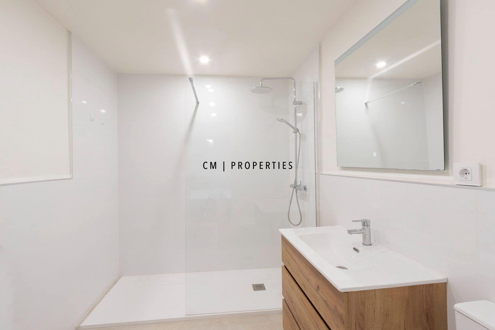 2 bedroom Flat for rent in Valencia city - € 1,800 (Ref: 10147454)