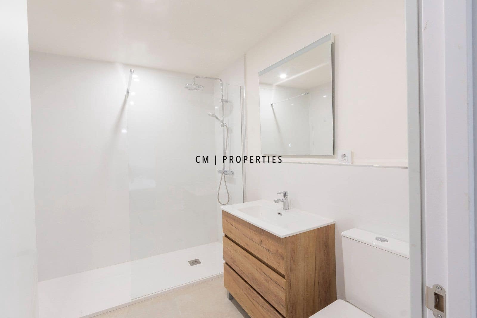 2 bedroom Flat for rent in Valencia city - € 1,800 (Ref: 10147454)