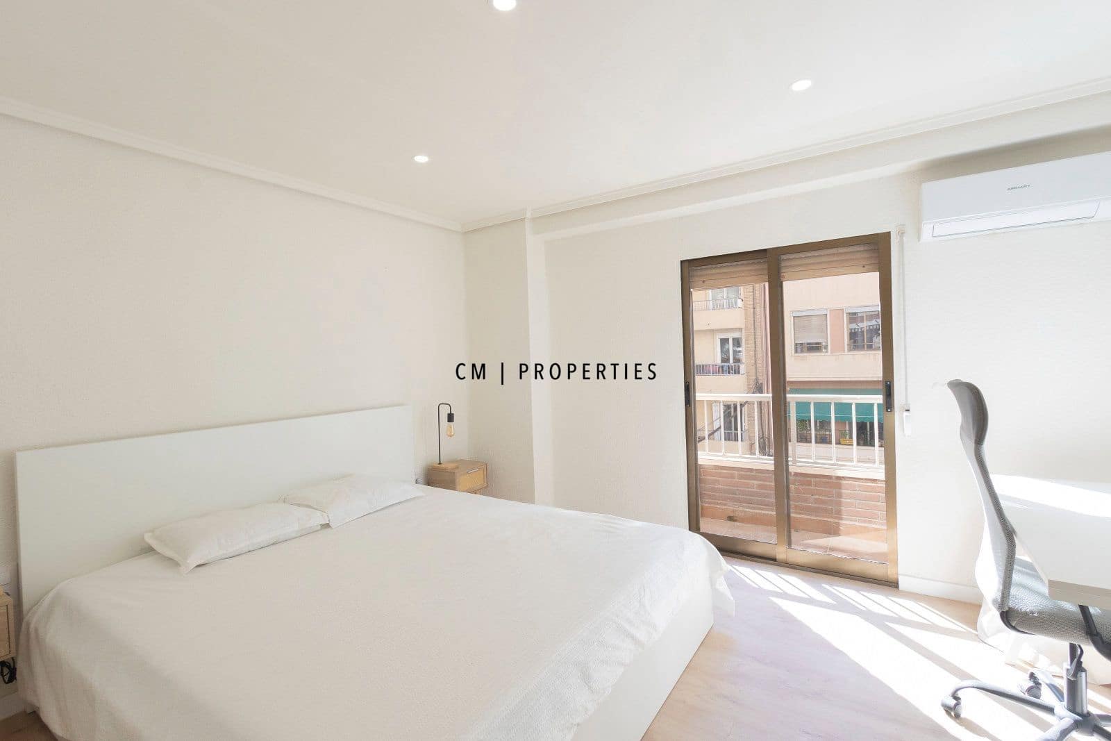 2 bedroom Flat for rent in Valencia city - € 1,800 (Ref: 10147454)