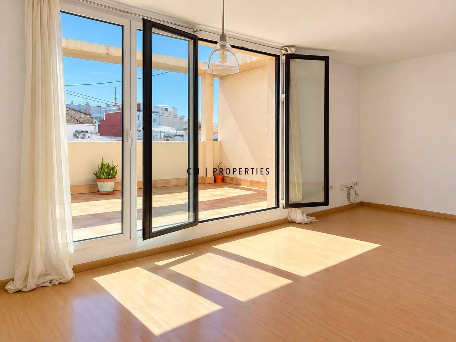 Ático de 2 habitaciones en València ciudad en alquiler - 2.000 € (Ref: 10154099)