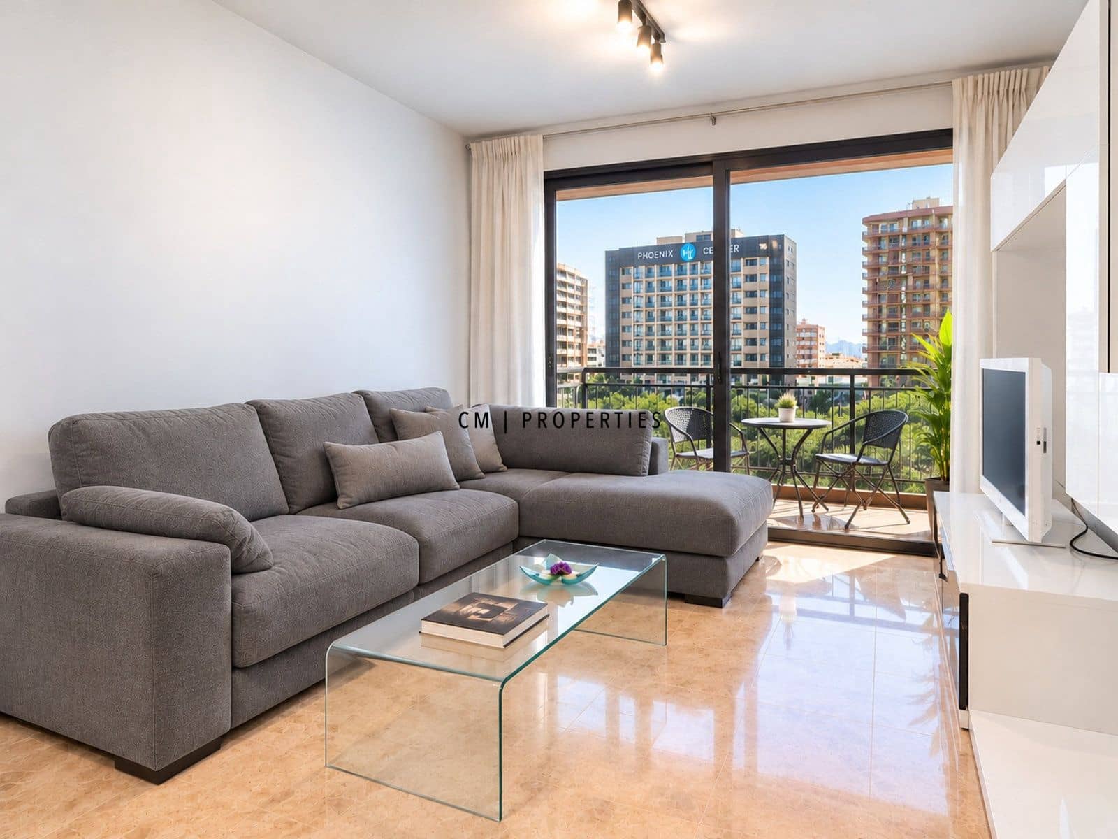 3 bedroom Flat for rent in Valencia city with garage - € 1,900 (Ref: 10160098)