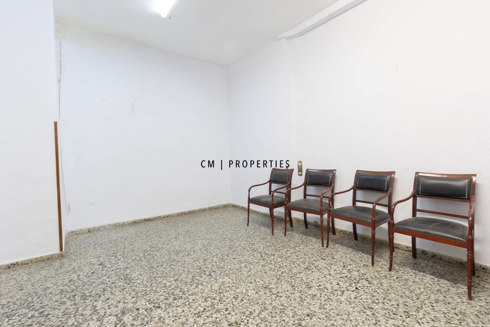Commercieel te koop in Valencia stad - € 260.000 (Ref: 10161805)